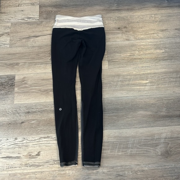 Lululemon Reversible Leggings - Picture 9 of 11